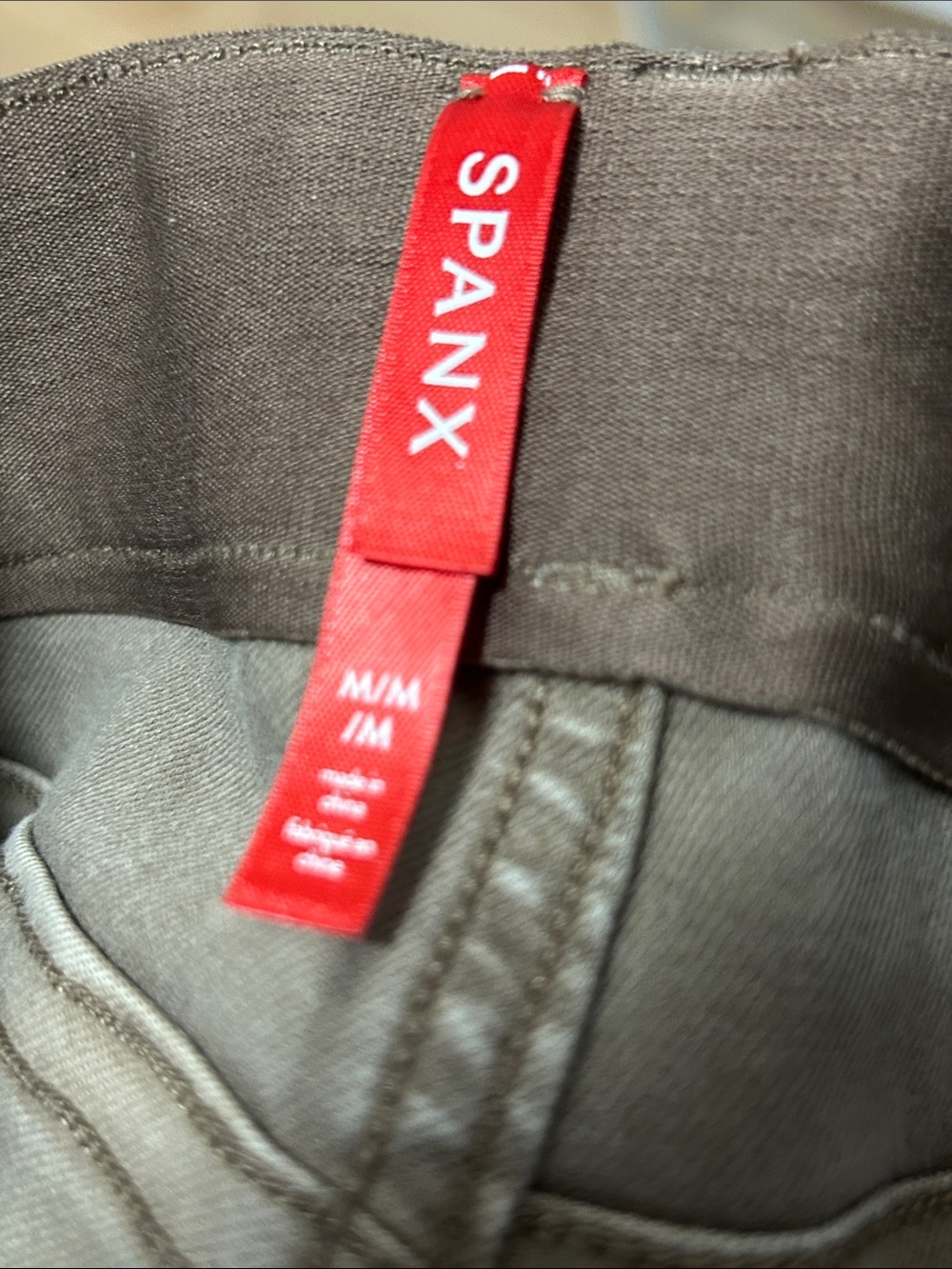 Spanx Stretch Twill 6” Slimming Pull-On Taupe Tan Shorts Size Medium - Picture 5 of 6